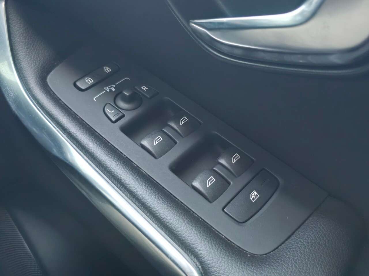 2013 VOLVO V40 2013 VOLVO V40