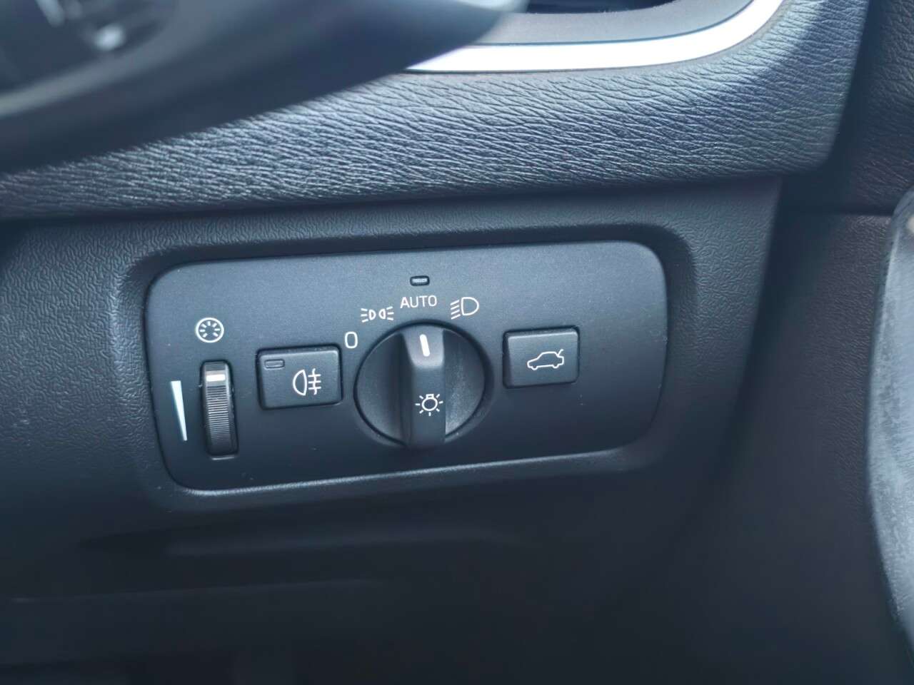 2013 VOLVO V40 2013 VOLVO V40