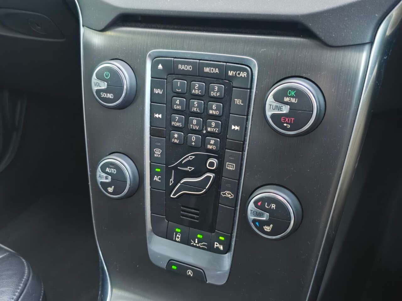 2013 VOLVO V40 2013 VOLVO V40