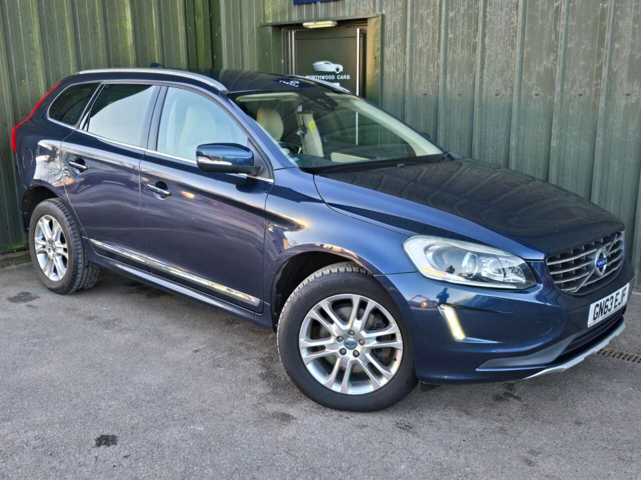 A 2013 VOLVO XC60 2.4 D5 SE Lux Nav SUV 5dr Diesel Geartronic AWD Euro 5 (215 ps) Fab Conditi A 2013 VOLVO XC60 2.4 D5 SE Lux Nav SUV 5dr Diesel Geartronic AWD Euro 5 (215 ps) Fab Conditi