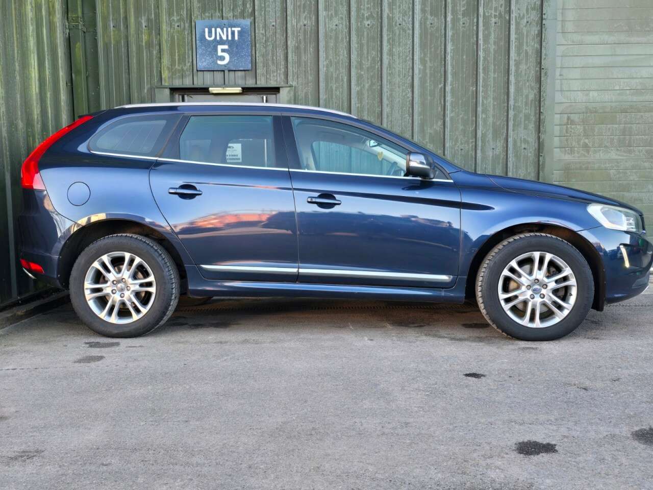 A 2013 VOLVO XC60 2.4 D5 SE Lux Nav SUV 5dr Diesel Geartronic AWD Euro 5 (215 ps) Fab Conditi A 2013 VOLVO XC60 2.4 D5 SE Lux Nav SUV 5dr Diesel Geartronic AWD Euro 5 (215 ps) Fab Conditi