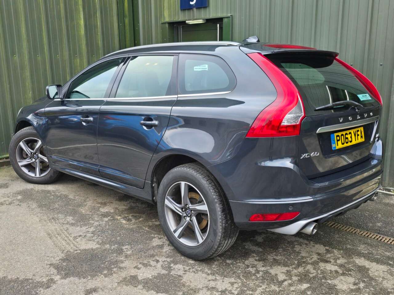 A 2013 VOLVO XC60 2.4 D4 R-Design Lux Nav SUV 5dr Diesel Manual AWD Euro 5 (s/s) (163 ps) Gre A 2013 VOLVO XC60 2.4 D4 R-Design Lux Nav SUV 5dr Diesel Manual AWD Euro 5 (s/s) (163 ps) Gre