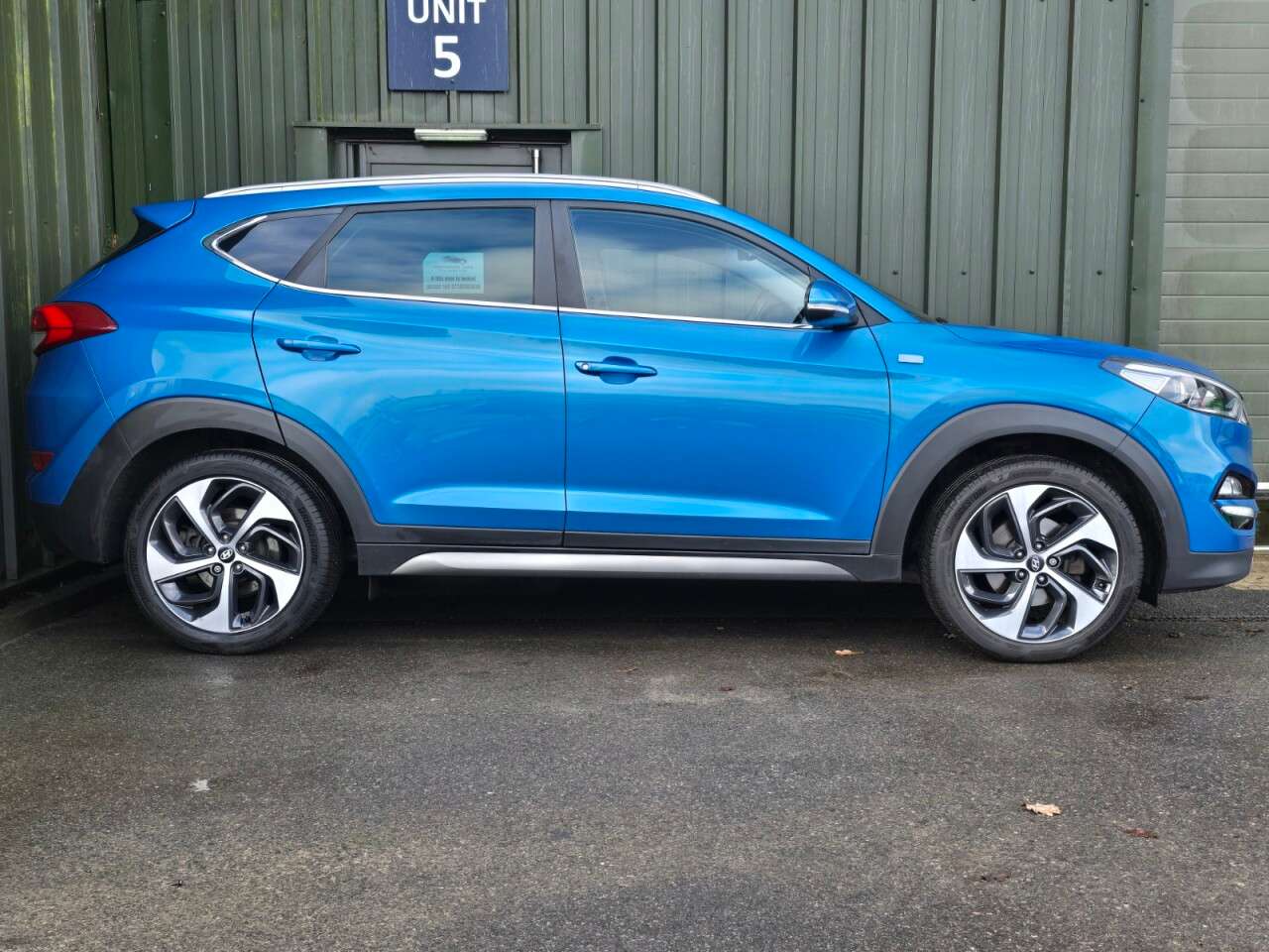 A 2017 HYUNDAI TUCSON 1.7 CRDi Blue Drive Sport Edition SUV 5dr Diesel Manual Euro 6 (s/s) (116 p A 2017 HYUNDAI TUCSON 1.7 CRDi Blue Drive Sport Edition SUV 5dr Diesel Manual Euro 6 (s/s) (116 p