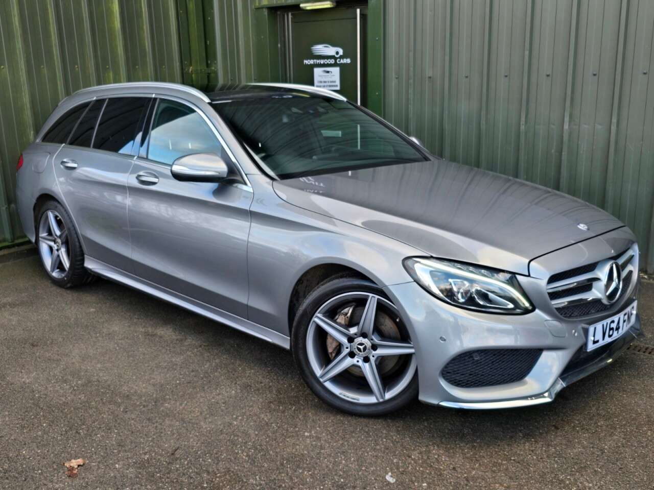 A 2014 MERCEDES-BENZ C-CLASS 2.0 C200 AMG Line Estate 5dr Petrol 7G-Tronic+ Euro 6 (s/s) (184 ps) Great A 2014 MERCEDES-BENZ C-CLASS 2.0 C200 AMG Line Estate 5dr Petrol 7G-Tronic+ Euro 6 (s/s) (184 ps) Great