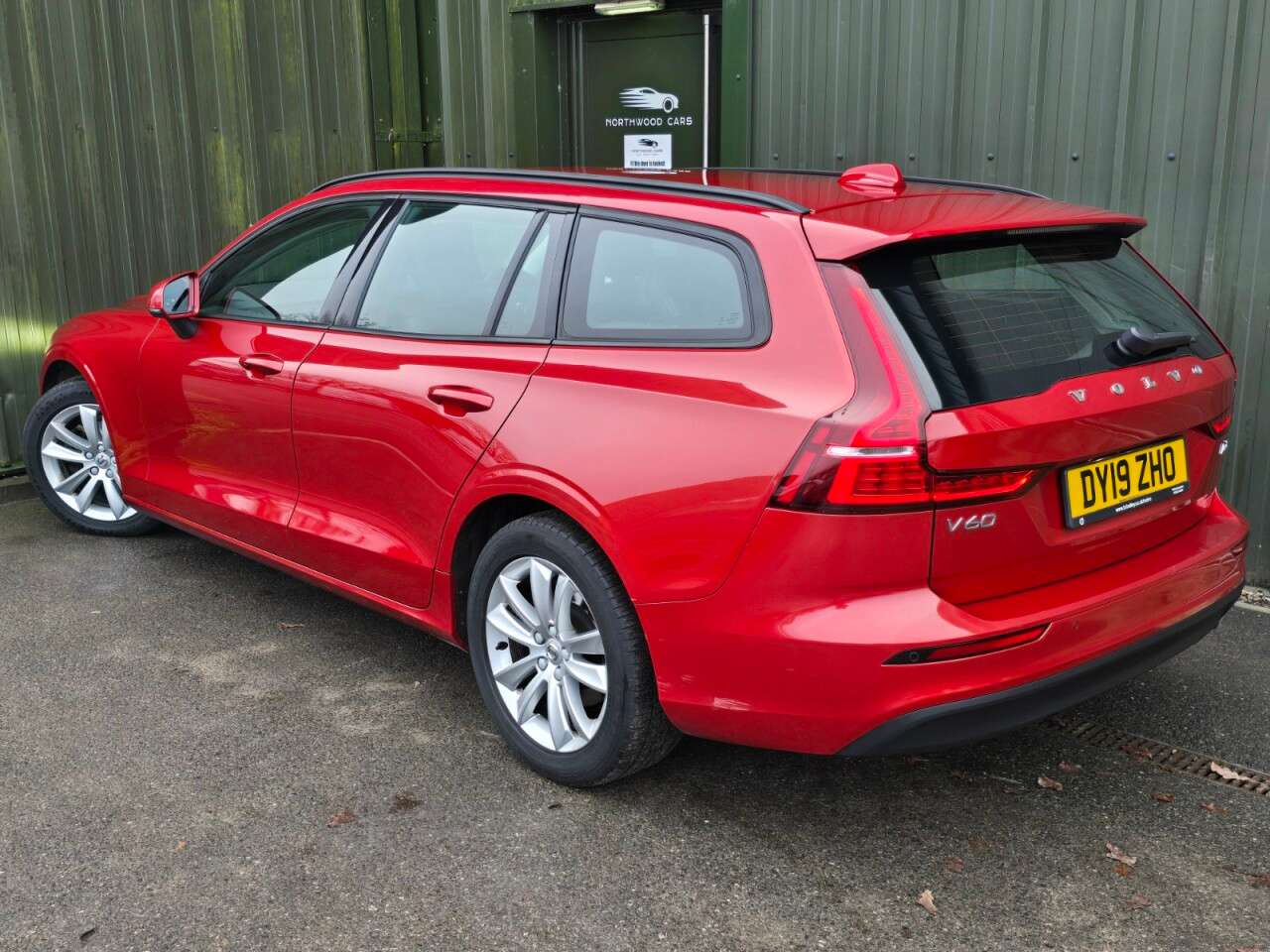 A 2019 VOLVO V60 2.0 D3 Momentum Plus Estate 5dr Diesel Manual Euro 6 (s/s) (150 ps) LED Lig A 2019 VOLVO V60 2.0 D3 Momentum Plus Estate 5dr Diesel Manual Euro 6 (s/s) (150 ps) LED Lig