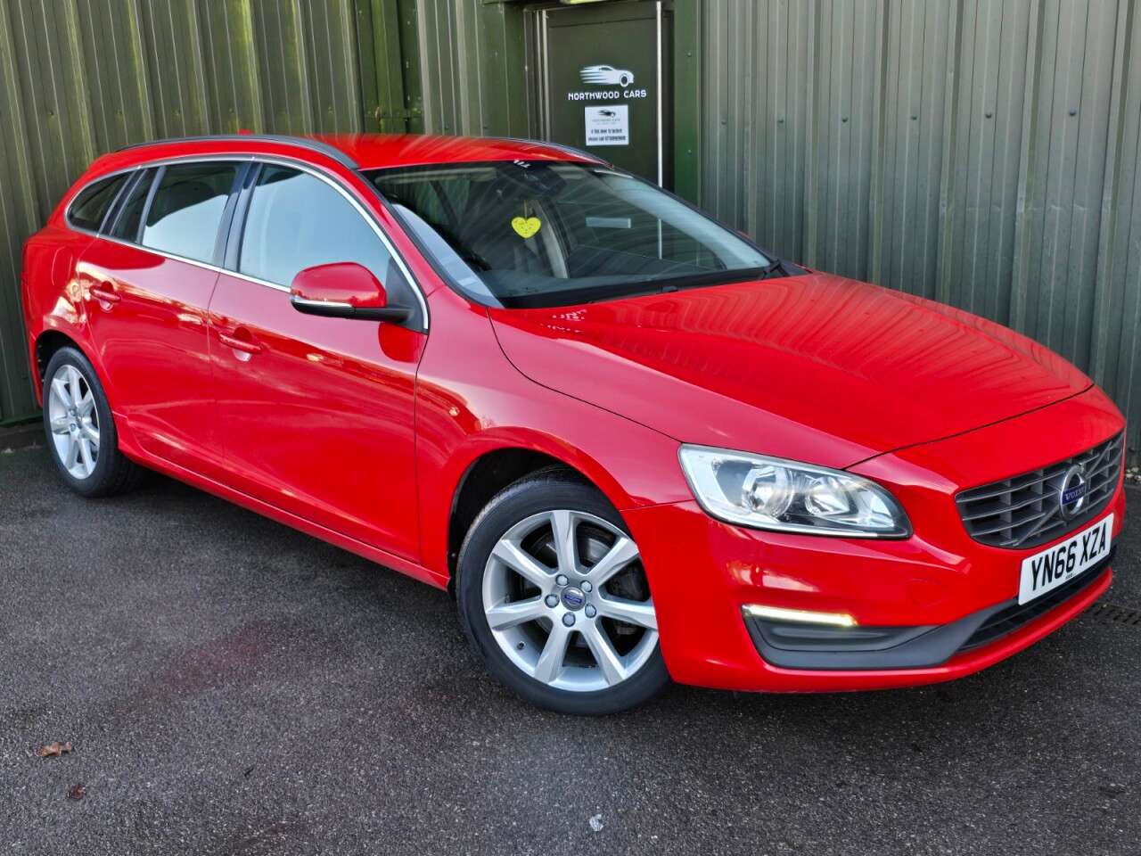 A 2016 VOLVO V60 2.0 D2 SE Nav Estate 5dr Diesel Manual Euro 6 (s/s) (120 ps) Great Spec and A 2016 VOLVO V60 2.0 D2 SE Nav Estate 5dr Diesel Manual Euro 6 (s/s) (120 ps) Great Spec and