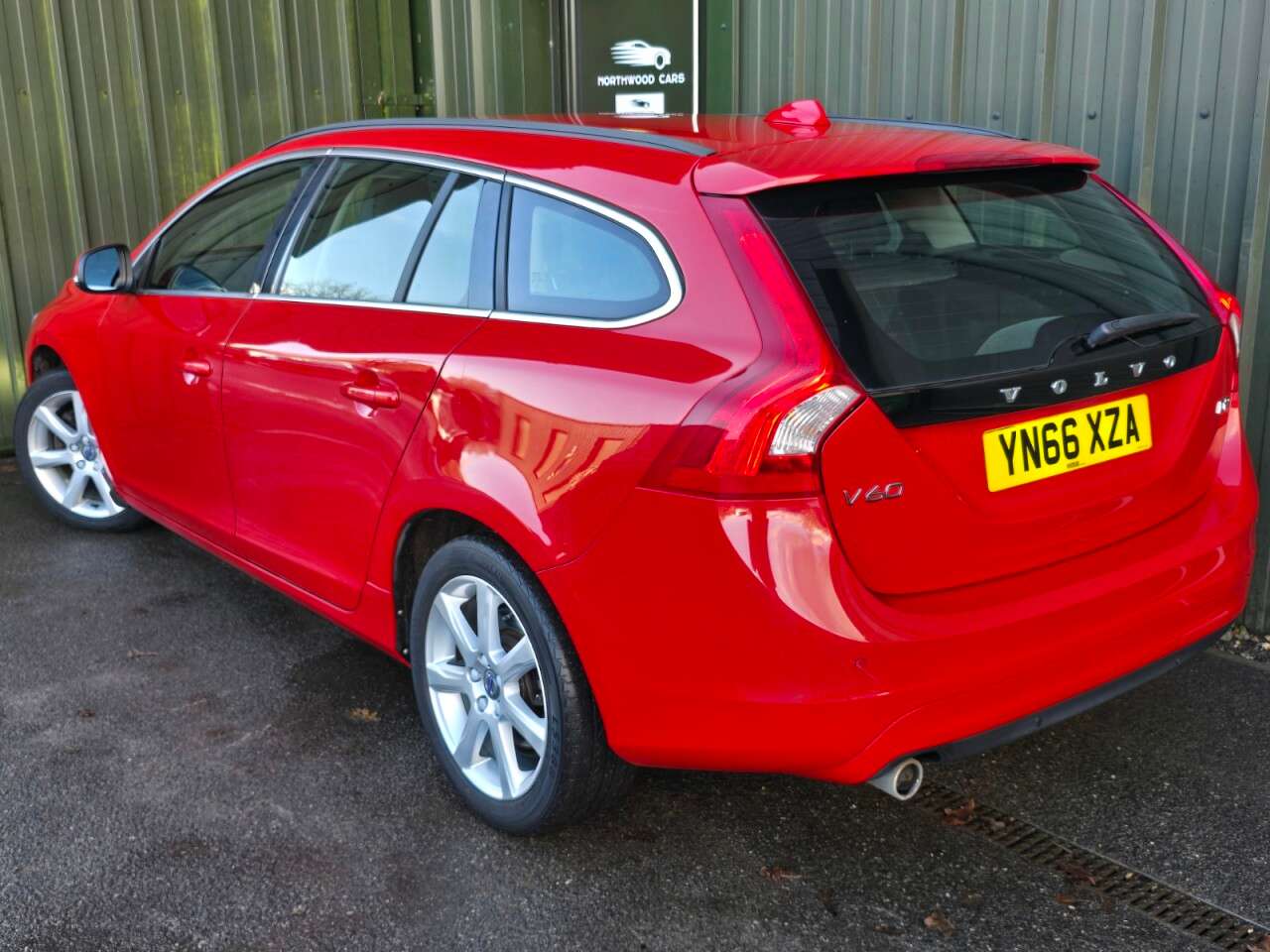A 2016 VOLVO V60 2.0 D2 SE Nav Estate 5dr Diesel Manual Euro 6 (s/s) (120 ps) Great Spec and A 2016 VOLVO V60 2.0 D2 SE Nav Estate 5dr Diesel Manual Euro 6 (s/s) (120 ps) Great Spec and