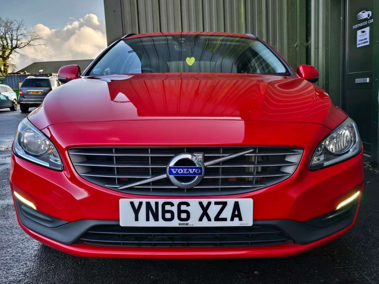 A 2016 VOLVO V60 2.0 D2 SE Nav Estate 5dr Diesel Manual Euro 6 (s/s) (120 ps) Great Spec and A 2016 VOLVO V60 2.0 D2 SE Nav Estate 5dr Diesel Manual Euro 6 (s/s) (120 ps) Great Spec and
