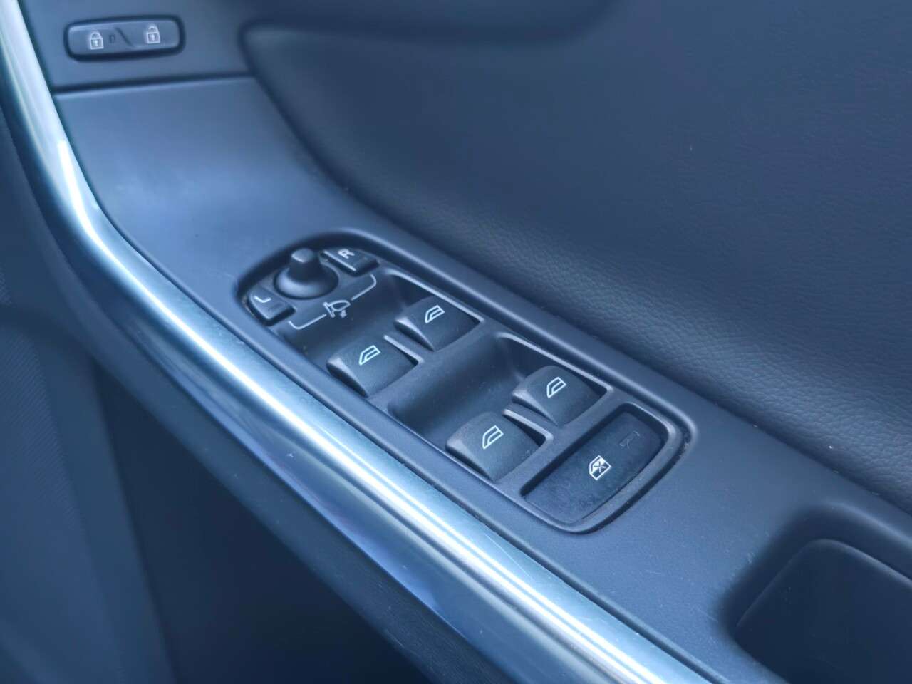 2016 VOLVO V60 2016 VOLVO V60