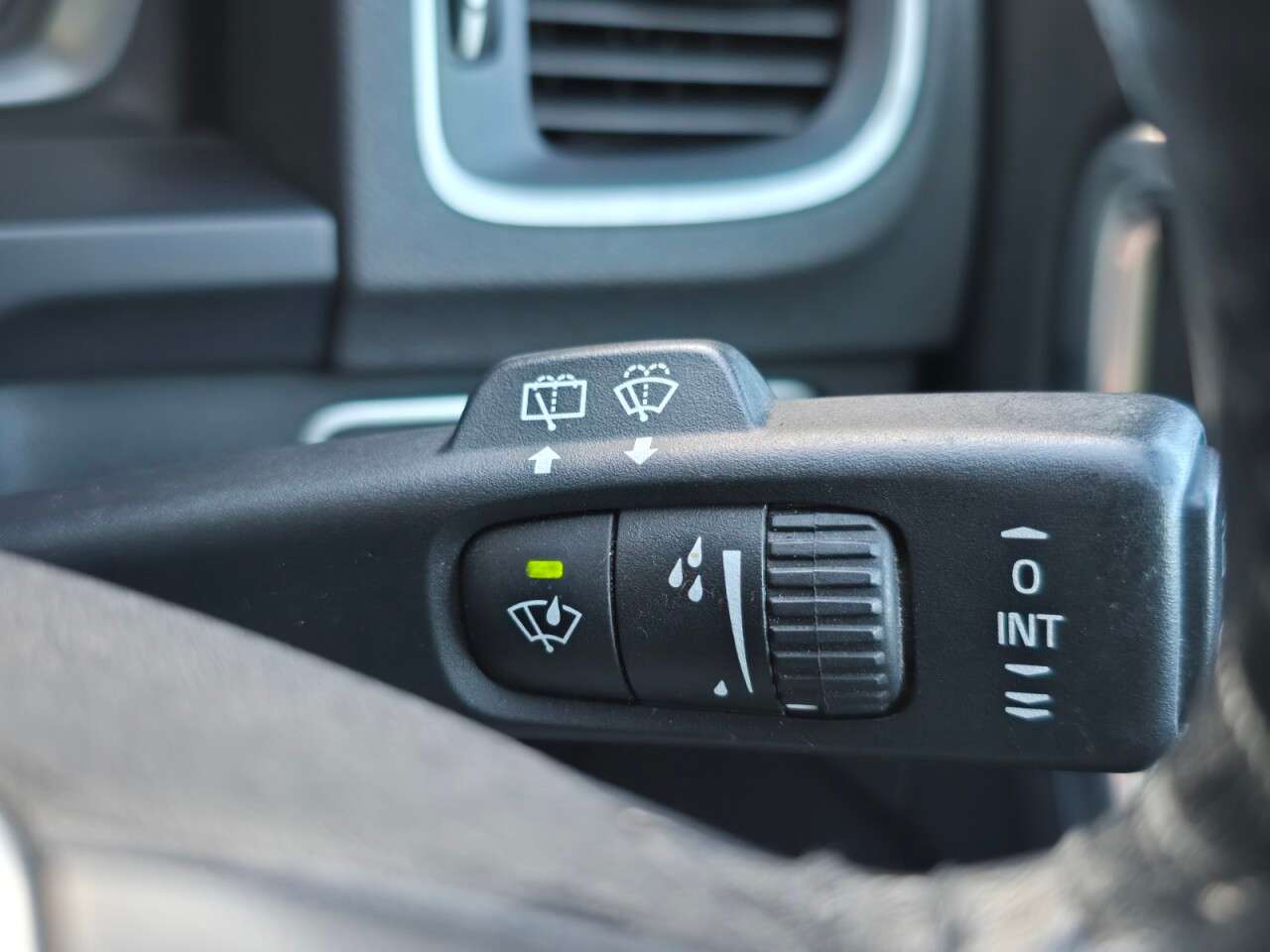 2016 VOLVO V60 2016 VOLVO V60