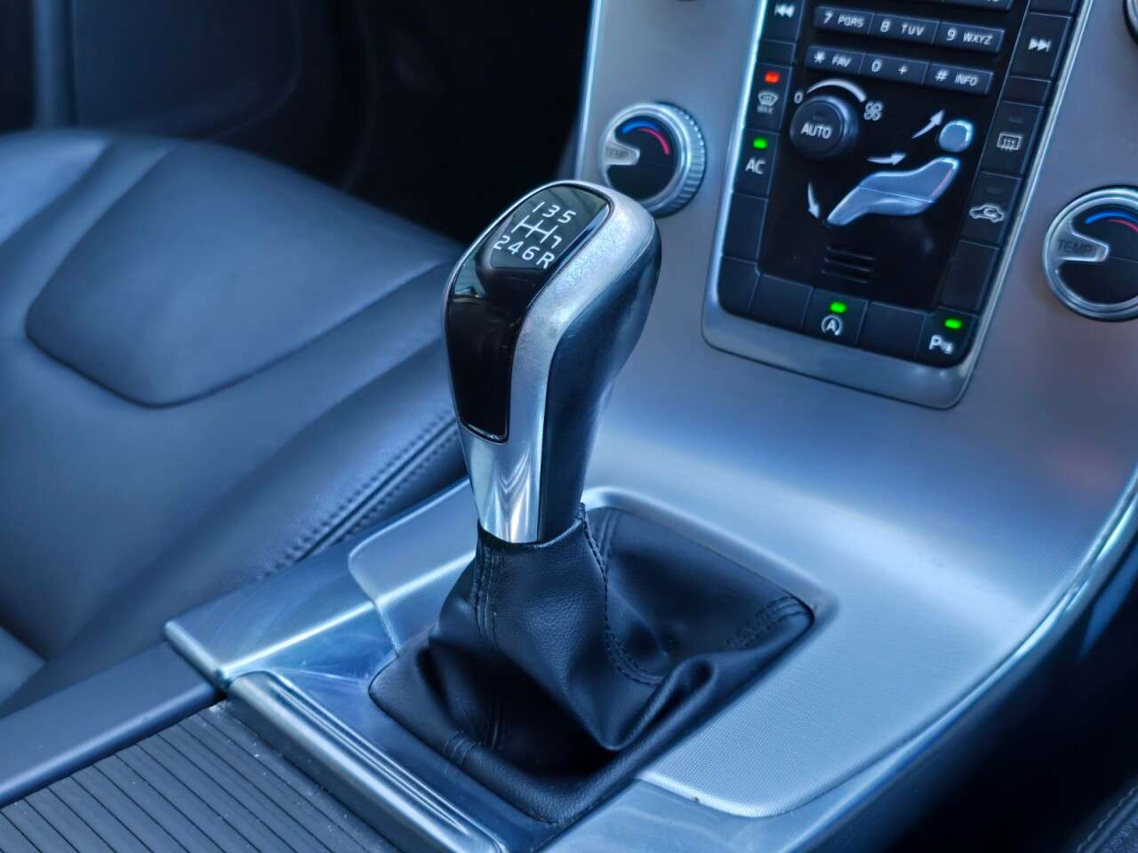 2016 VOLVO V60 2016 VOLVO V60