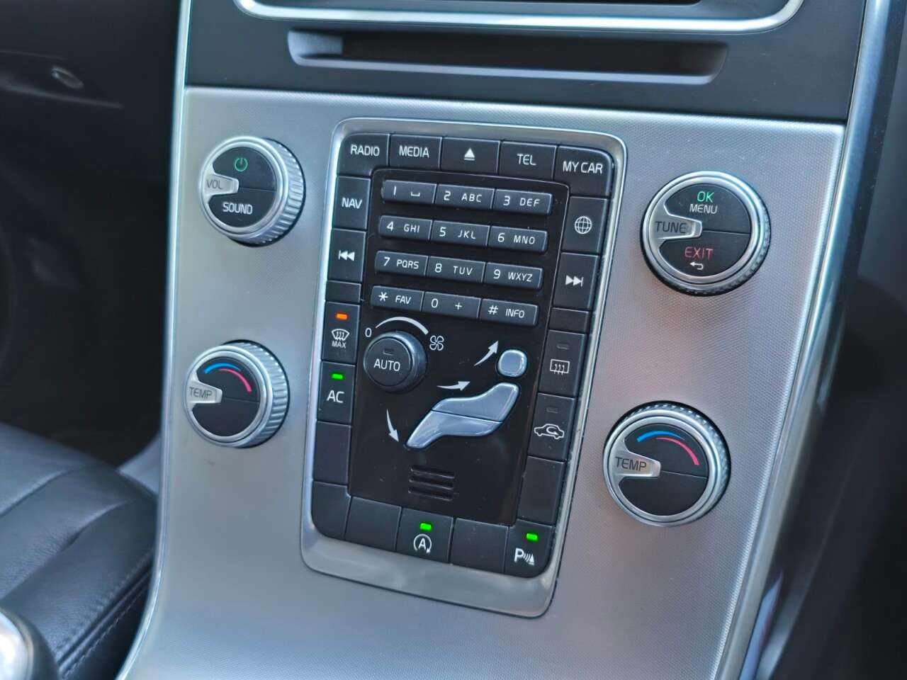 2016 VOLVO V60 2016 VOLVO V60