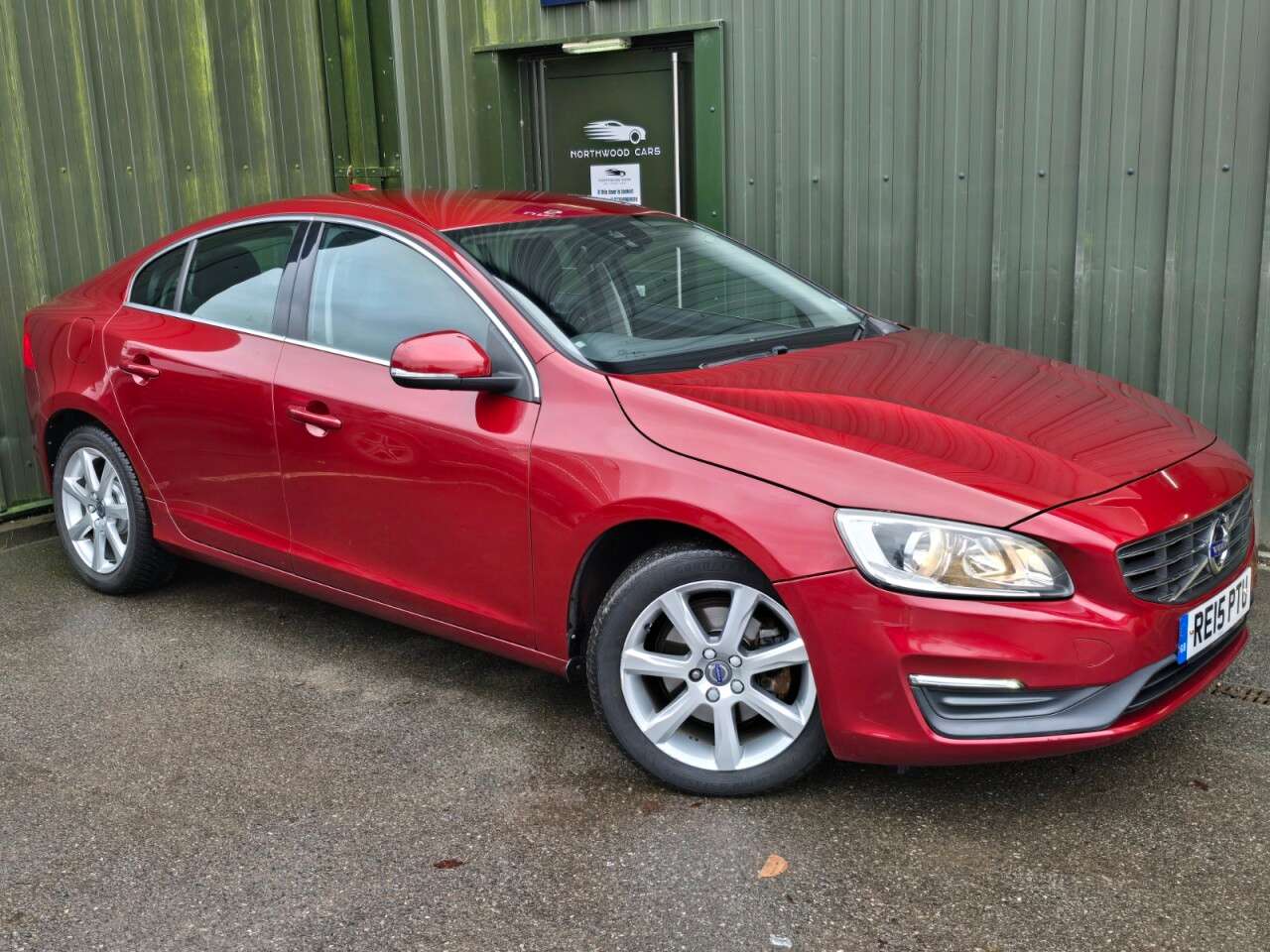 A 2015 VOLVO S60 2.0 D4 SE Nav Saloon 4dr Diesel Manual Euro 6 (s/s) (190 ps) Nav - Bluetoot A 2015 VOLVO S60 2.0 D4 SE Nav Saloon 4dr Diesel Manual Euro 6 (s/s) (190 ps) Nav - Bluetoot