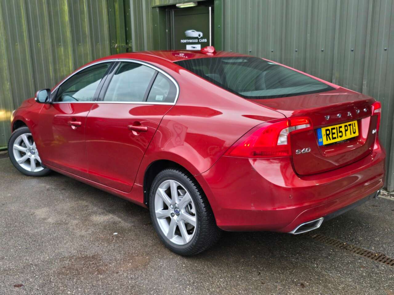 A 2015 VOLVO S60 2.0 D4 SE Nav Saloon 4dr Diesel Manual Euro 6 (s/s) (190 ps) Nav - Bluetoot A 2015 VOLVO S60 2.0 D4 SE Nav Saloon 4dr Diesel Manual Euro 6 (s/s) (190 ps) Nav - Bluetoot