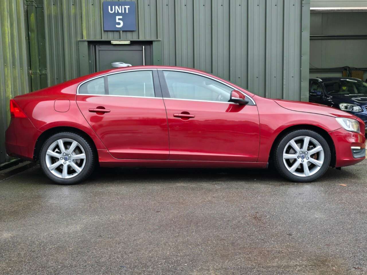 A 2015 VOLVO S60 2.0 D4 SE Nav Saloon 4dr Diesel Manual Euro 6 (s/s) (190 ps) Nav - Bluetoot A 2015 VOLVO S60 2.0 D4 SE Nav Saloon 4dr Diesel Manual Euro 6 (s/s) (190 ps) Nav - Bluetoot
