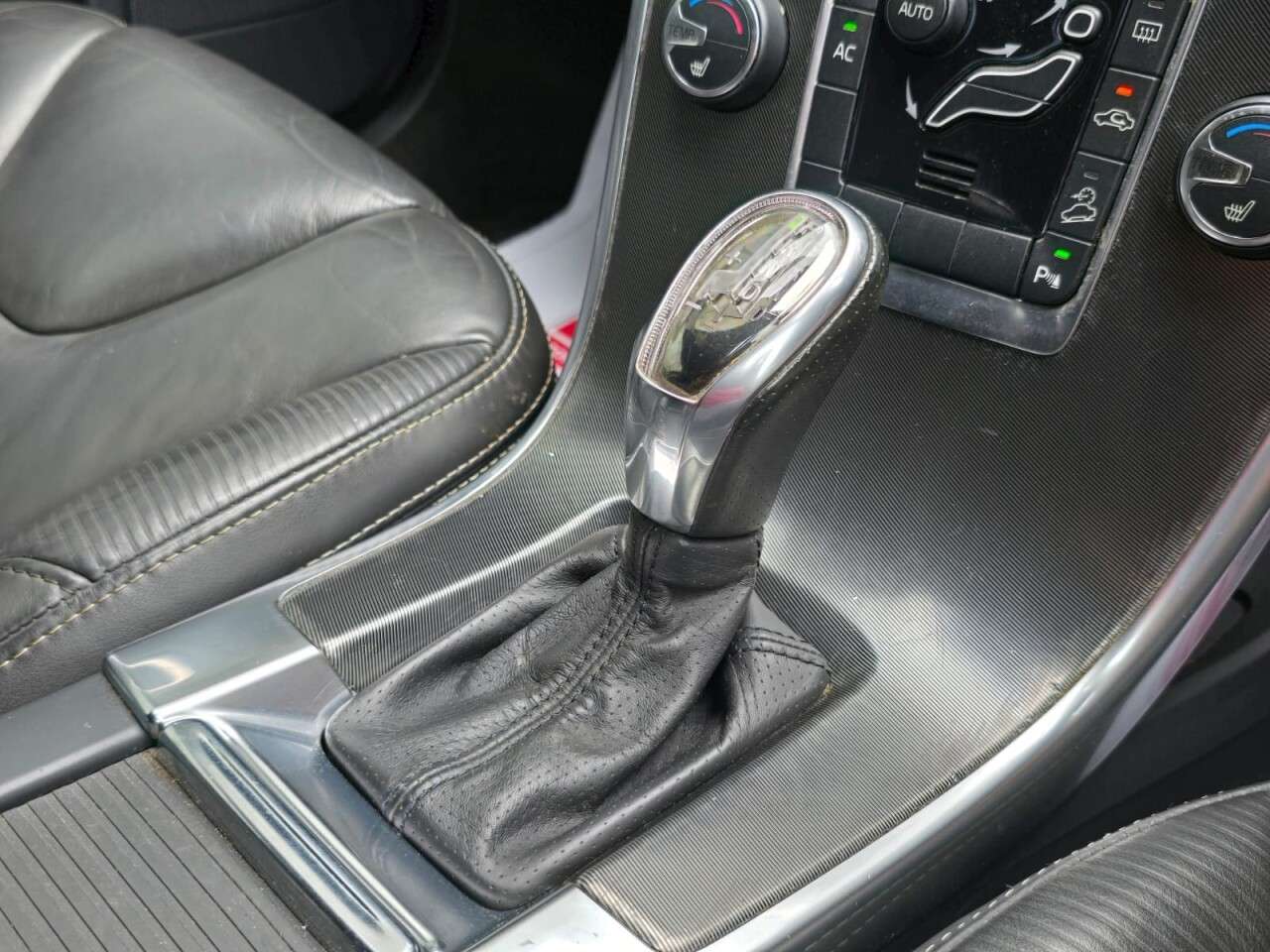 2013 VOLVO XC60 2013 VOLVO XC60