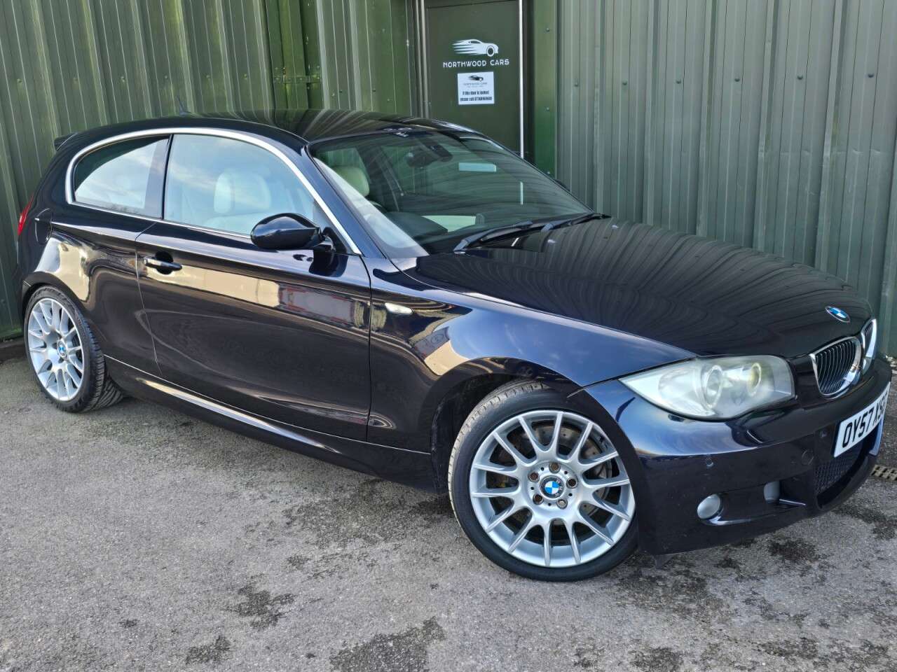 A 2007 BMW 1 SERIES 3.0 130i M Sport LE Hatchback 3dr Petrol Manual Euro 4 (265 ps) 2 Keys - Am A 2007 BMW 1 SERIES 3.0 130i M Sport LE Hatchback 3dr Petrol Manual Euro 4 (265 ps) 2 Keys - Am