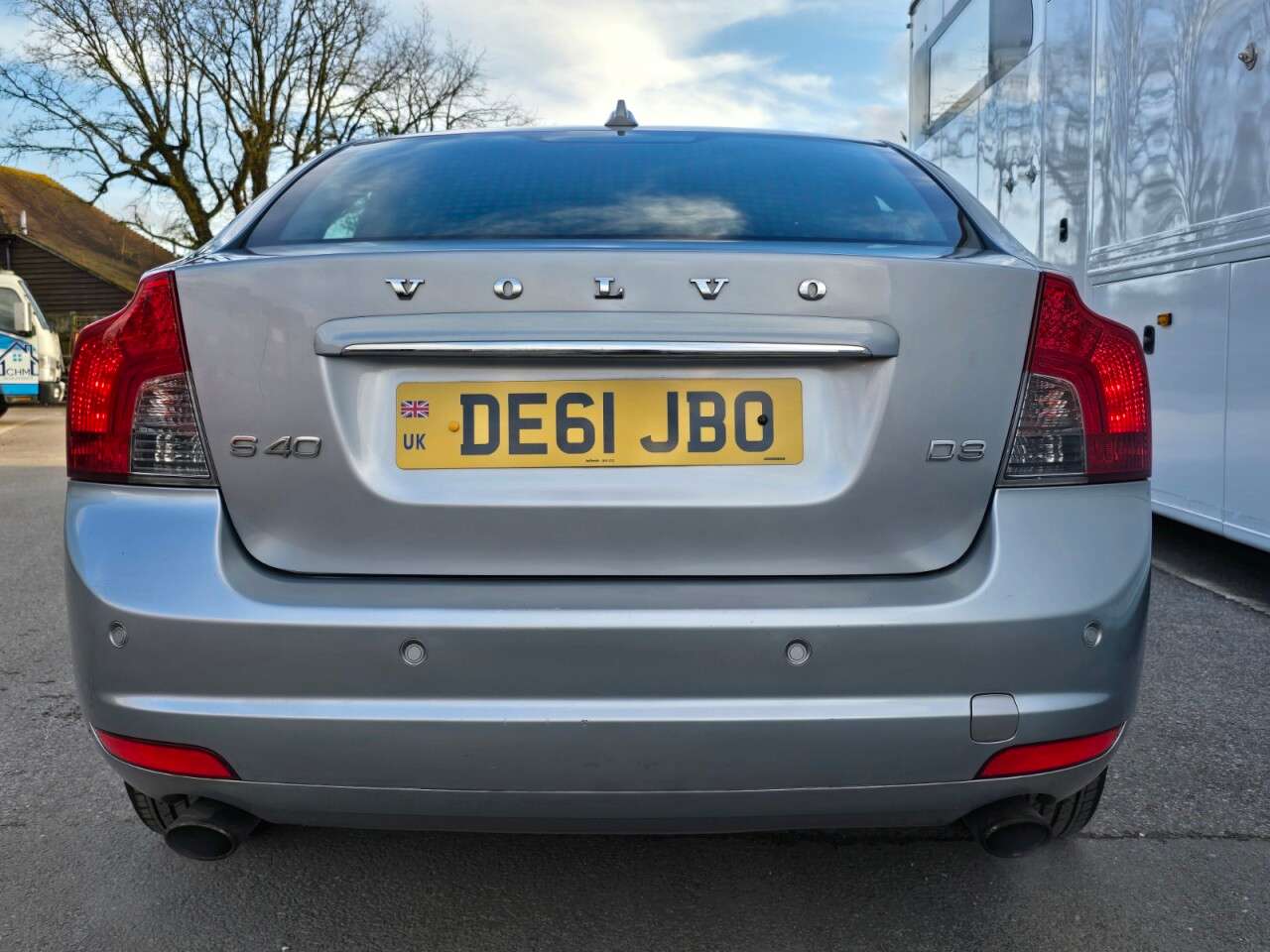 2011 VOLVO S40 2011 VOLVO S40