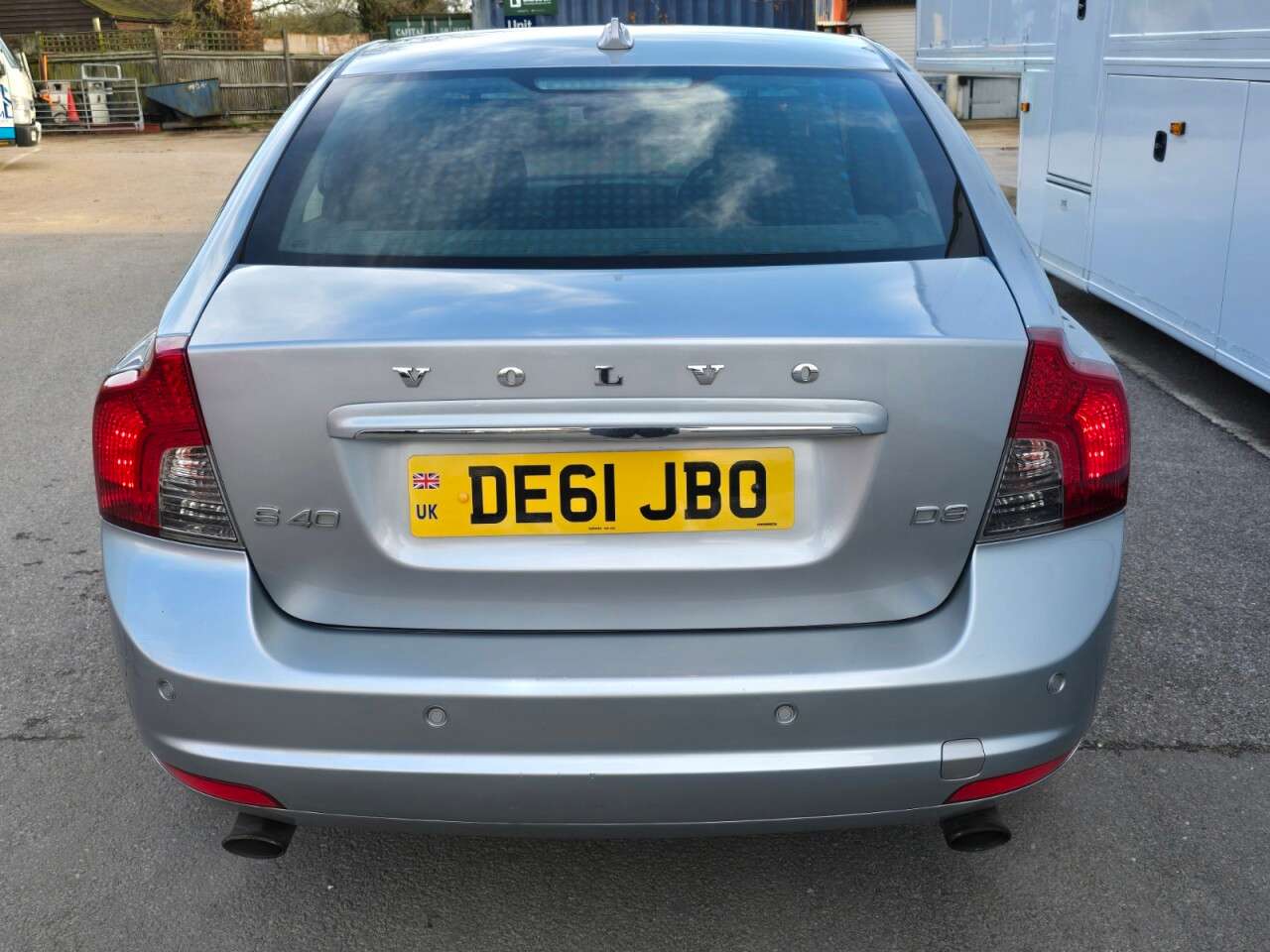 2011 VOLVO S40 2011 VOLVO S40