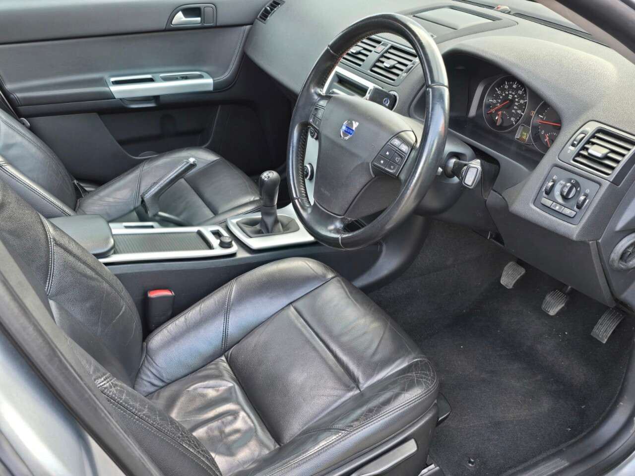 2011 VOLVO S40 2011 VOLVO S40