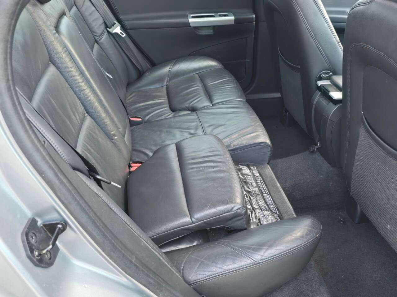 2011 VOLVO S40 2011 VOLVO S40