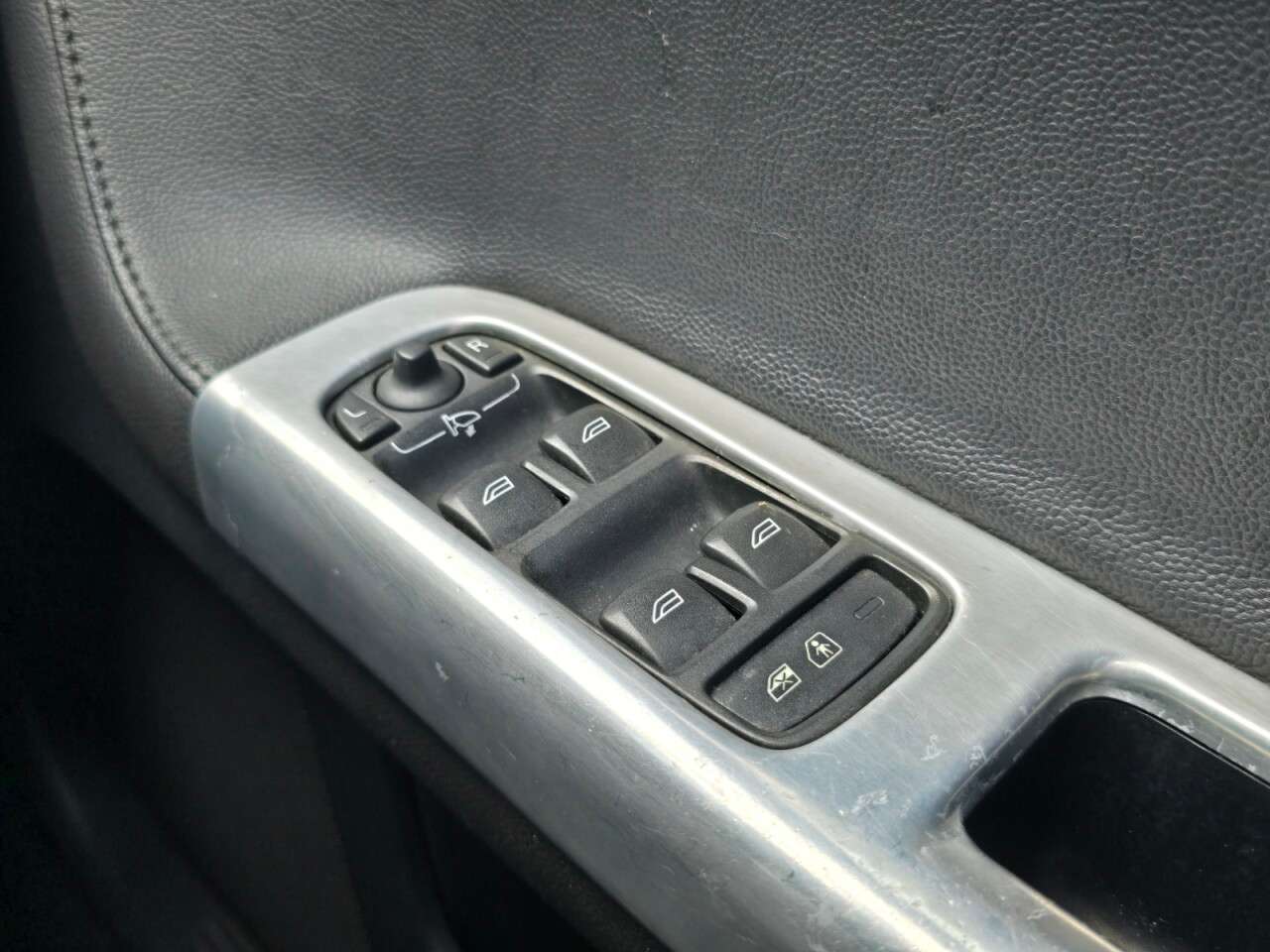 2011 VOLVO S40 2011 VOLVO S40