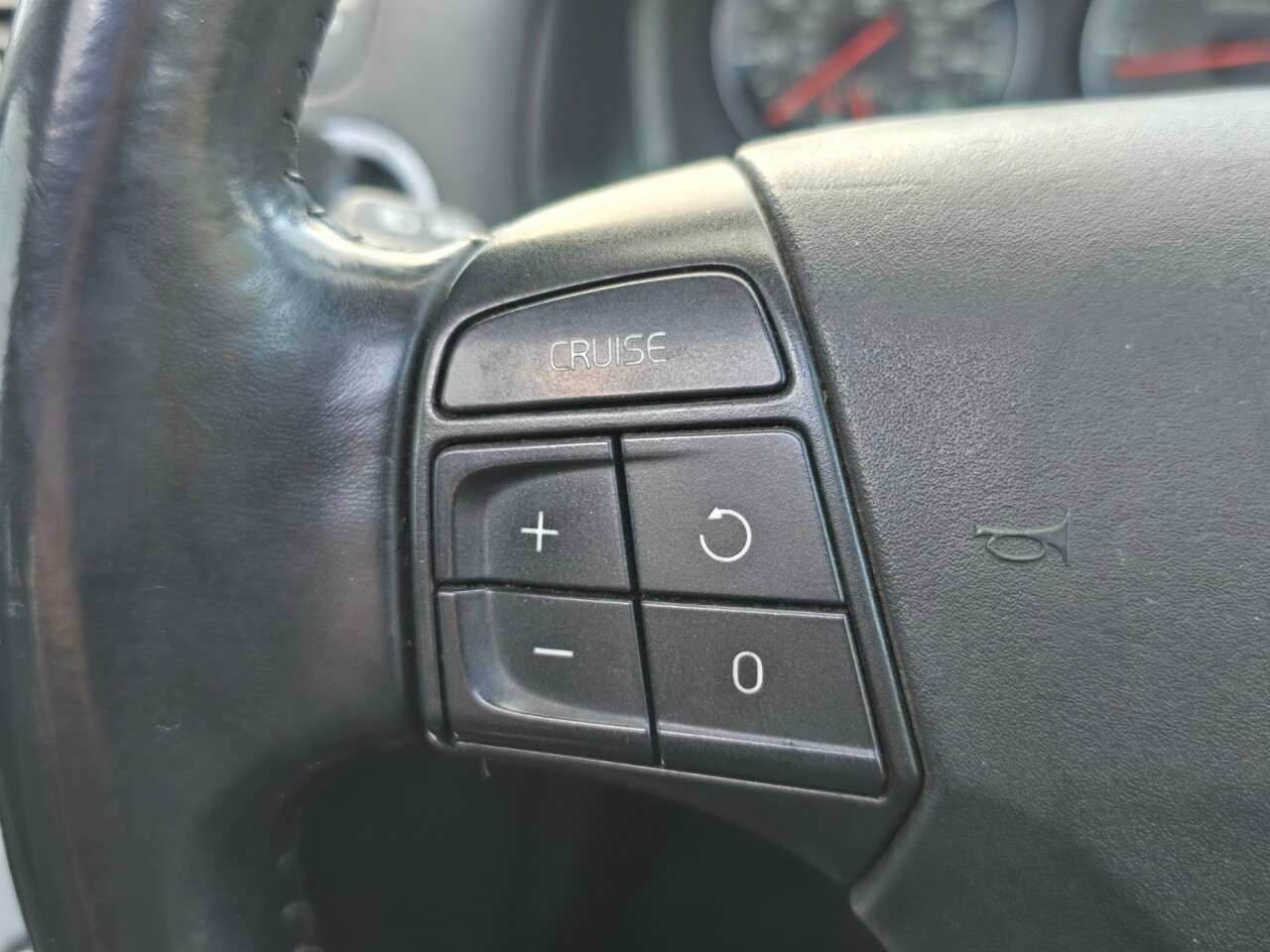 2011 VOLVO S40 2011 VOLVO S40