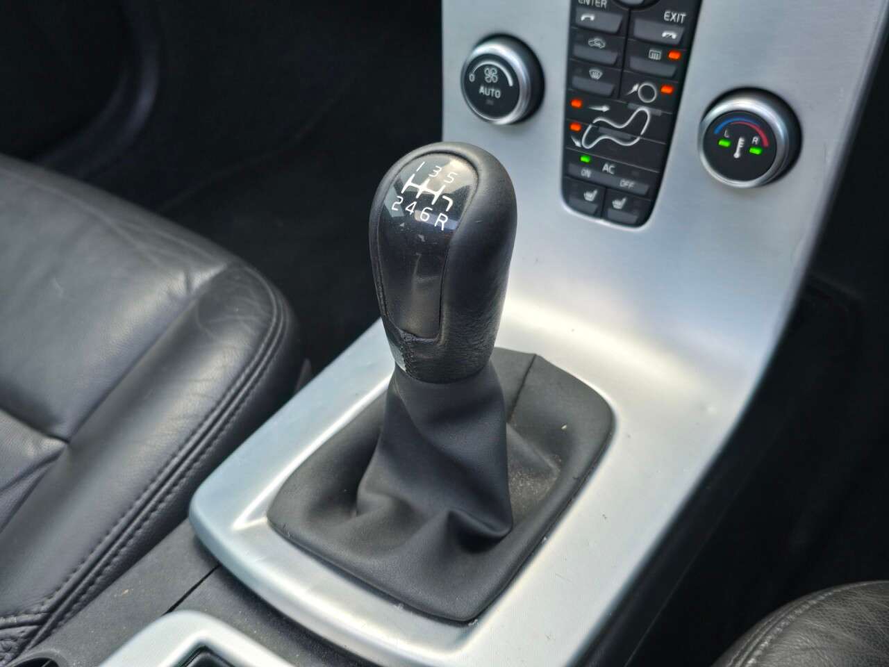 2011 VOLVO S40 2011 VOLVO S40