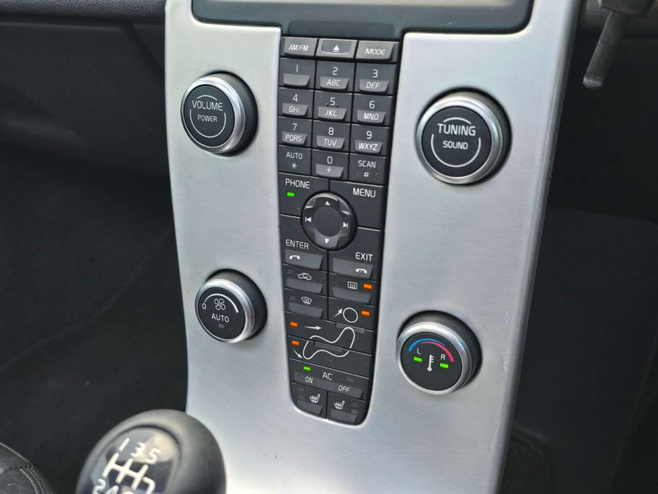 2011 VOLVO S40 2011 VOLVO S40