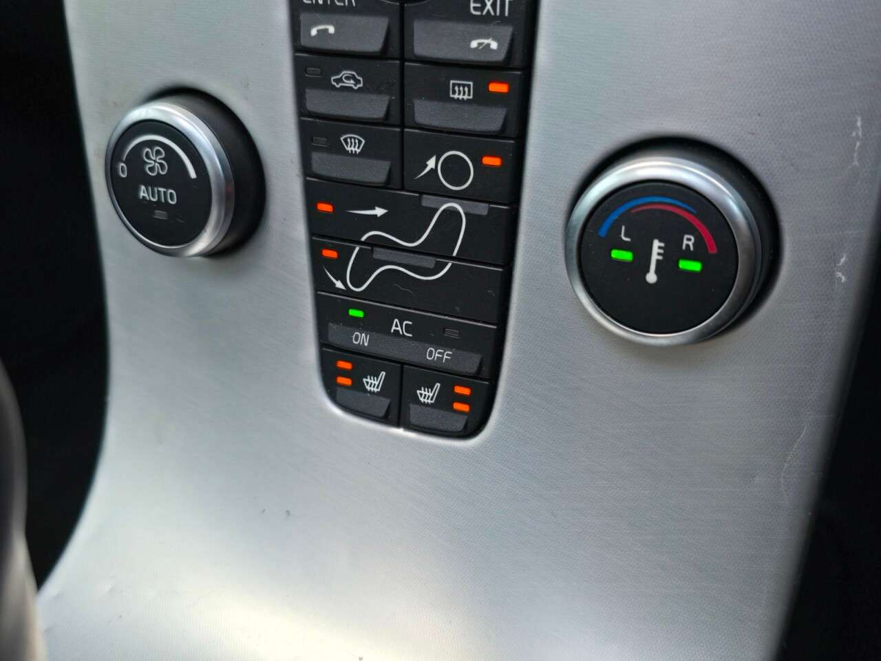 2011 VOLVO S40 2011 VOLVO S40