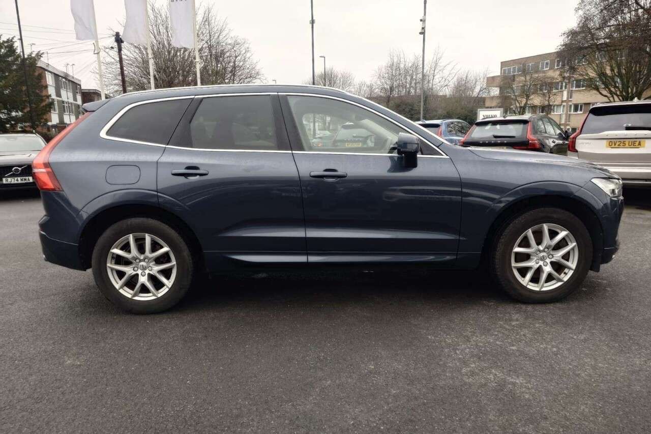 A 2018 VOLVO XC60 2.0 D4 Momentum SUV 5dr Diesel Manual AWD Euro 6 (s/s) (190 ps) AWD - Fab C A 2018 VOLVO XC60 2.0 D4 Momentum SUV 5dr Diesel Manual AWD Euro 6 (s/s) (190 ps) AWD - Fab C
