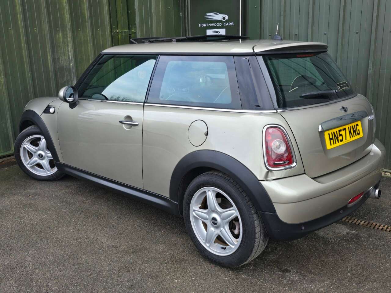A 2007 MINI HATCH 1.6 Cooper Hatchback 3dr Petrol Steptronic Euro 4 (120 ps) 2 Keys - Great S A 2007 MINI HATCH 1.6 Cooper Hatchback 3dr Petrol Steptronic Euro 4 (120 ps) 2 Keys - Great S