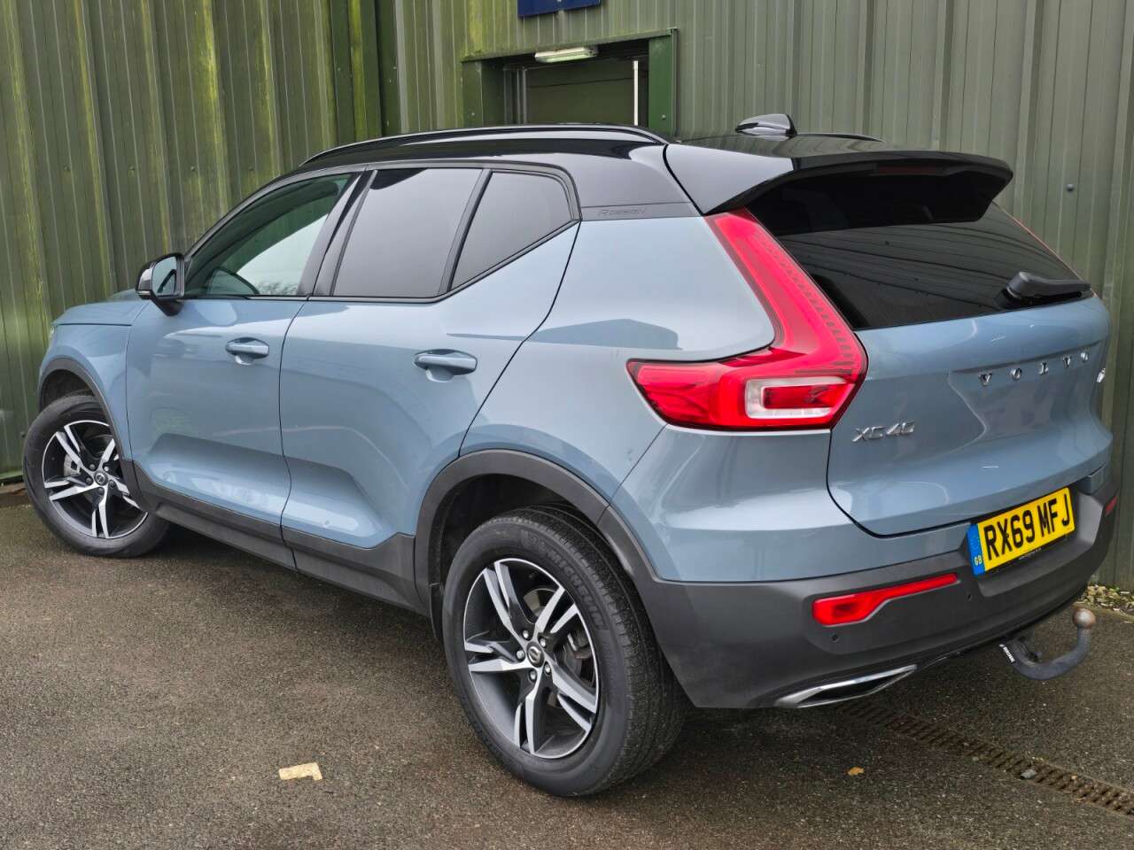 A 2019 VOLVO XC40 2.0 D3 R-Design SUV 5dr Diesel Auto AWD Euro 6 (s/s) (150 ps) AWD - Auto - A 2019 VOLVO XC40 2.0 D3 R-Design SUV 5dr Diesel Auto AWD Euro 6 (s/s) (150 ps) AWD - Auto -