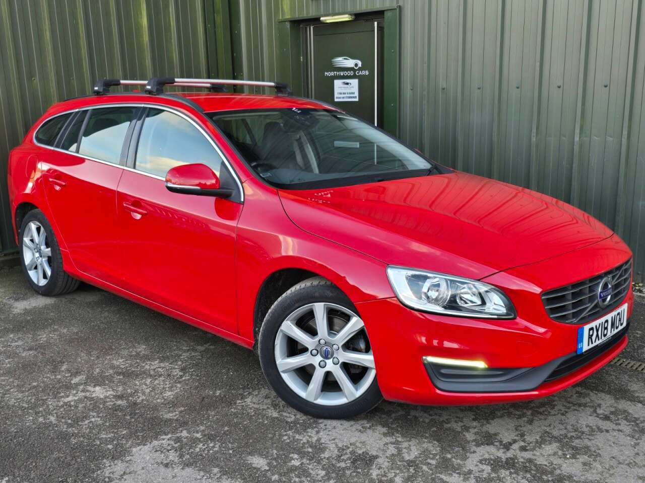 A 2018 VOLVO V60 2.0 D3 SE Nav Estate 5dr Diesel Manual Euro 6 (s/s) (150 ps) Nav - B/tooth A 2018 VOLVO V60 2.0 D3 SE Nav Estate 5dr Diesel Manual Euro 6 (s/s) (150 ps) Nav - B/tooth