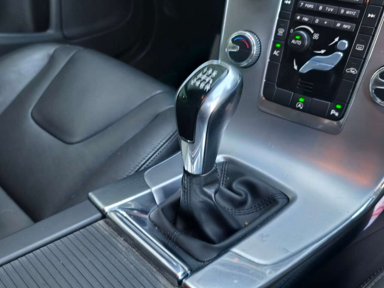 2018 VOLVO V60 2018 VOLVO V60