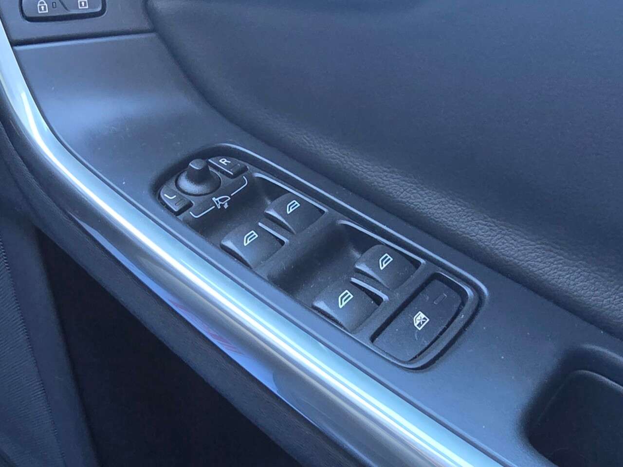 2018 VOLVO V60 2018 VOLVO V60