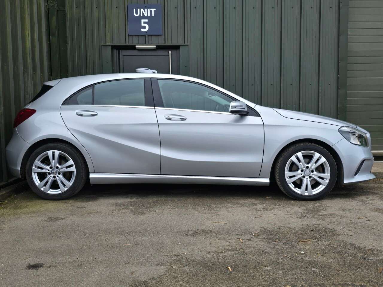 A 2016 MERCEDES-BENZ A-CLASS 2.1 A200d Sport Hatchback 5dr Diesel Manual Euro 6 (s/s) (136 ps) Rev Camer A 2016 MERCEDES-BENZ A-CLASS 2.1 A200d Sport Hatchback 5dr Diesel Manual Euro 6 (s/s) (136 ps) Rev Camer