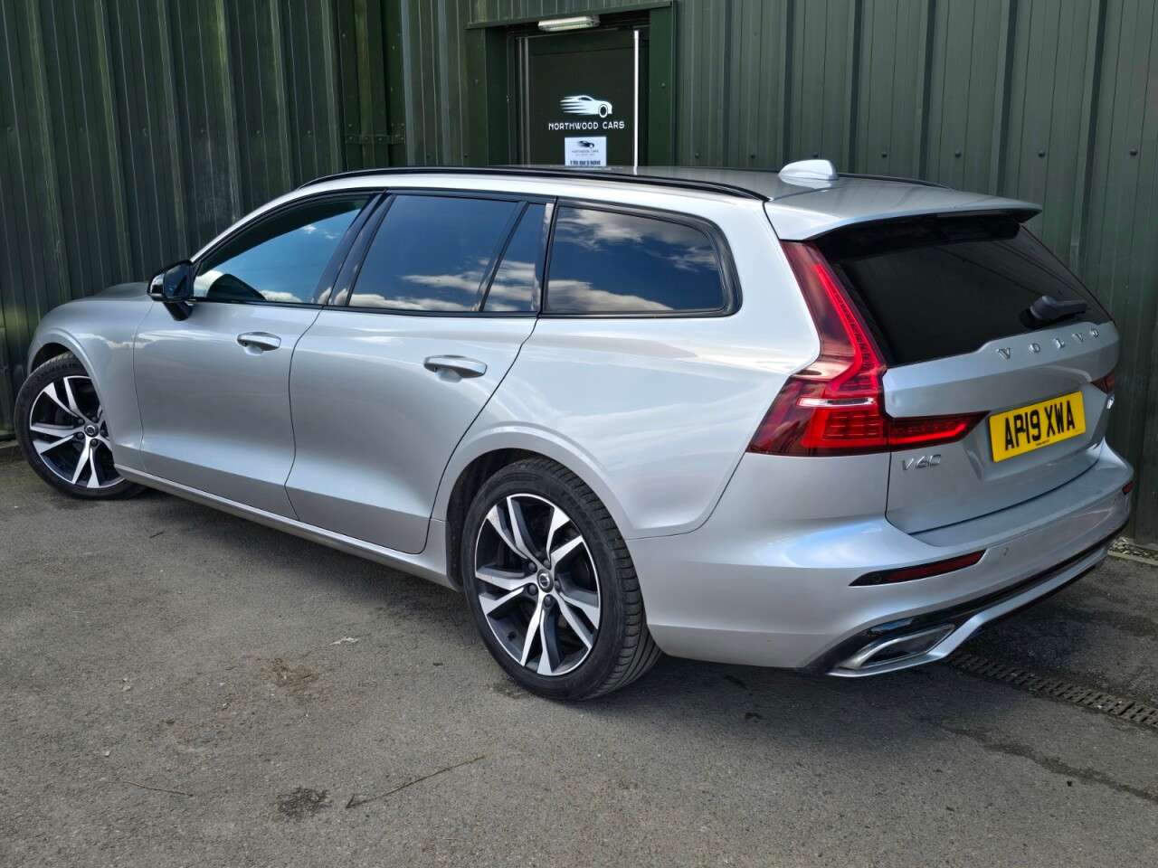 A 2019 VOLVO V60 2.0 D3 R-Design Plus Estate 5dr Diesel Manual Euro 6 (s/s) (150 ps) Heated A 2019 VOLVO V60 2.0 D3 R-Design Plus Estate 5dr Diesel Manual Euro 6 (s/s) (150 ps) Heated