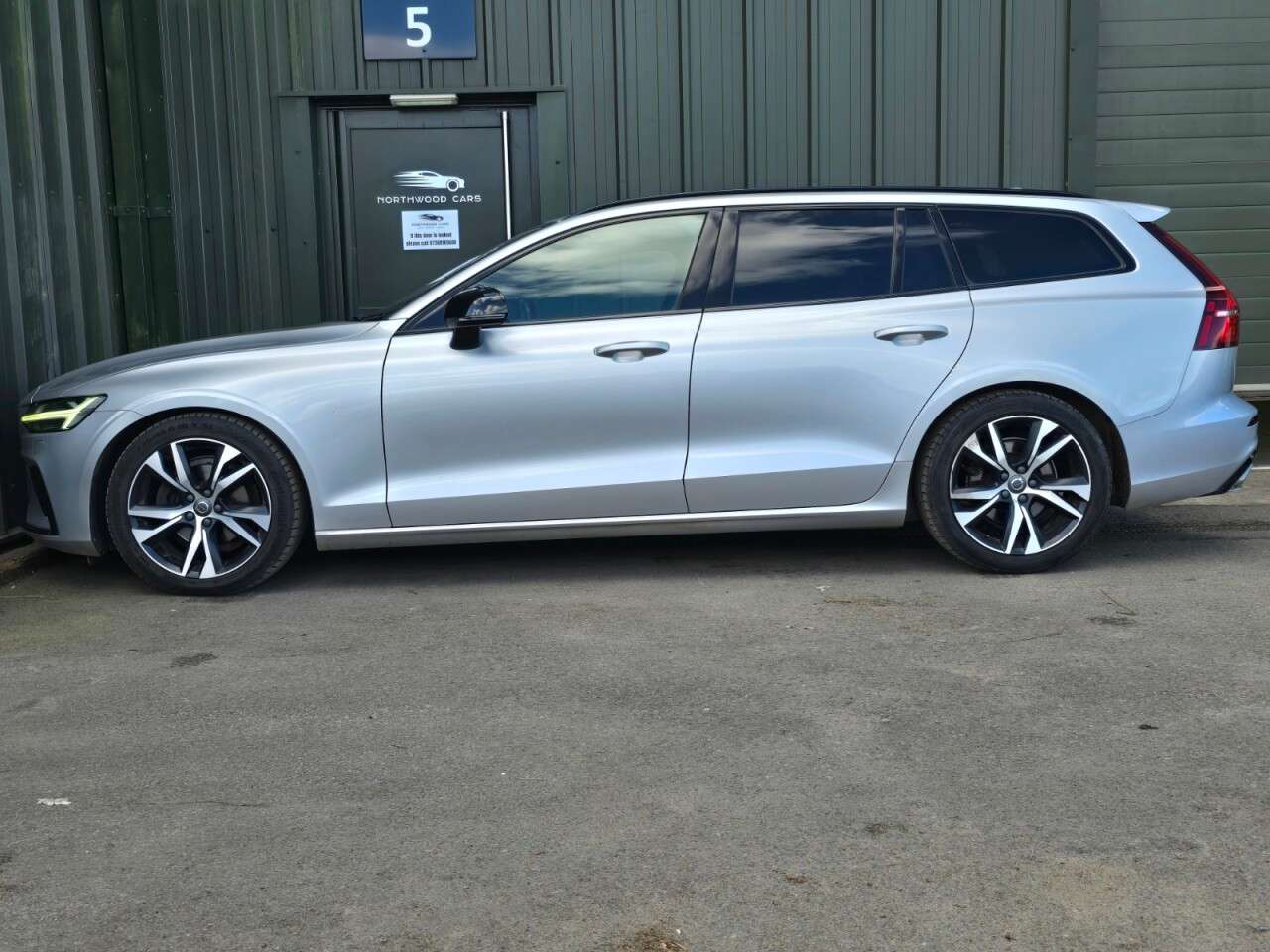 2019 VOLVO V60 2019 VOLVO V60