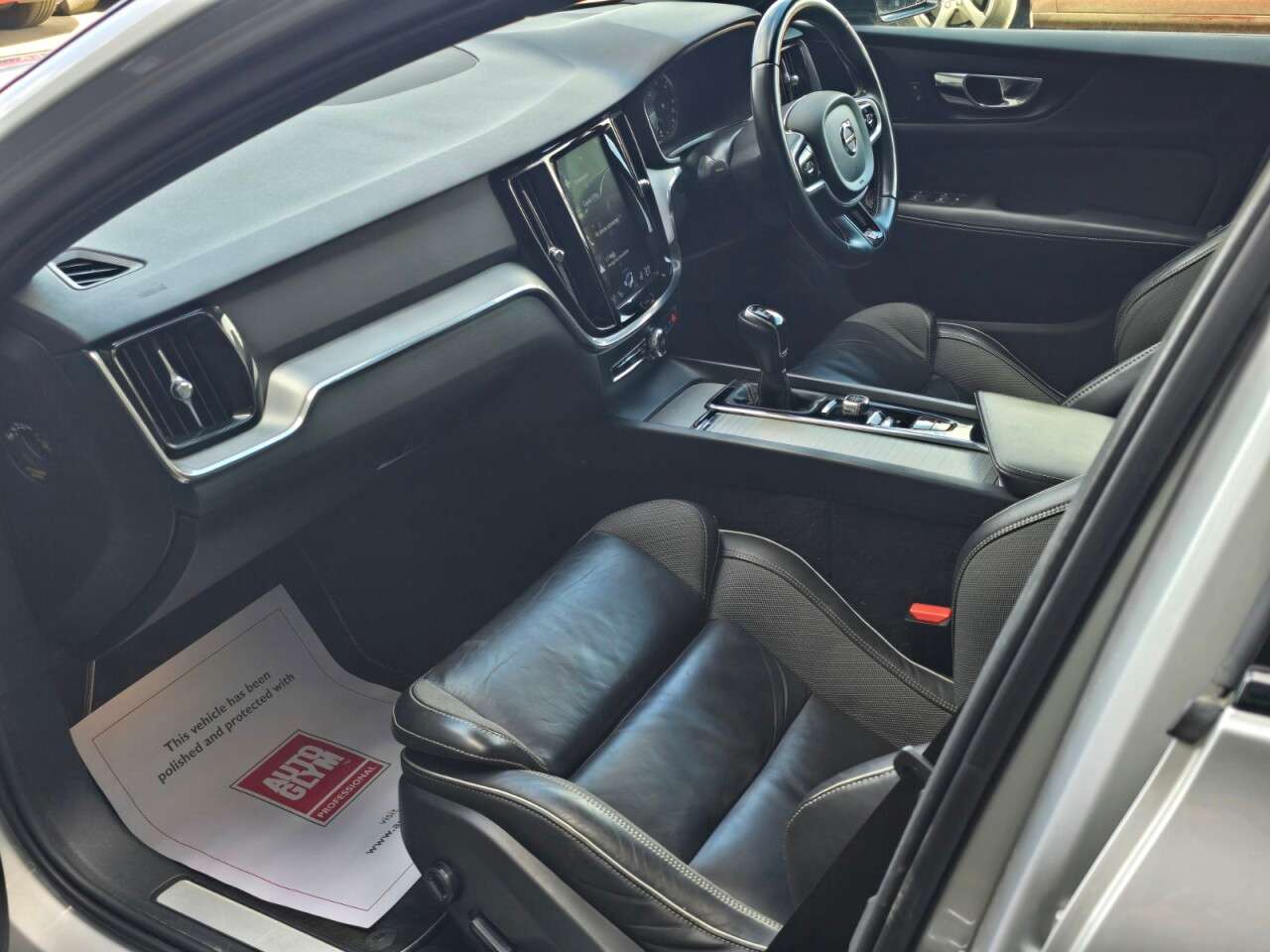 2019 VOLVO V60 2019 VOLVO V60