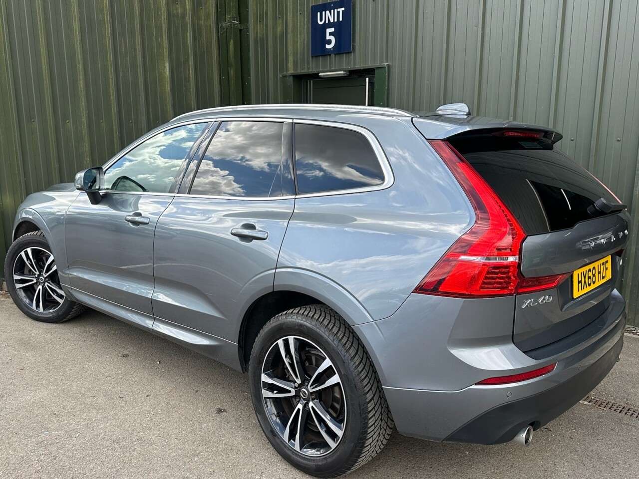 A 2018 VOLVO XC60 2.0 D4 Momentum SUV 5dr Diesel Auto AWD Euro 6 (s/s) (190 ps) Heated Leathe A 2018 VOLVO XC60 2.0 D4 Momentum SUV 5dr Diesel Auto AWD Euro 6 (s/s) (190 ps) Heated Leathe