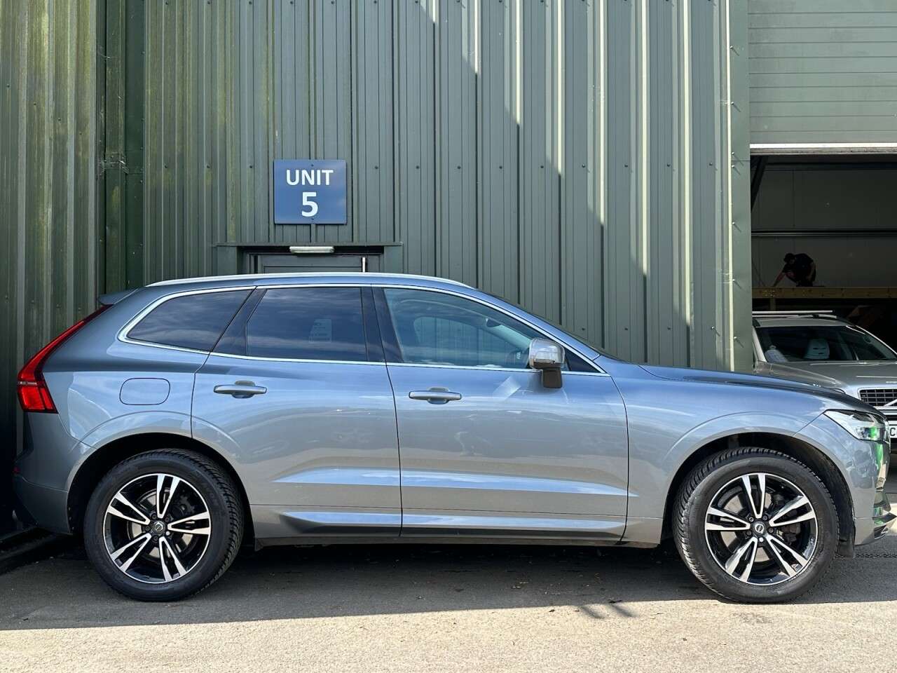 A 2018 VOLVO XC60 2.0 D4 Momentum SUV 5dr Diesel Auto AWD Euro 6 (s/s) (190 ps) Heated Leathe A 2018 VOLVO XC60 2.0 D4 Momentum SUV 5dr Diesel Auto AWD Euro 6 (s/s) (190 ps) Heated Leathe