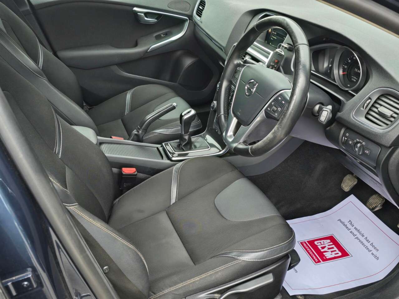 2016 VOLVO V40 2016 VOLVO V40