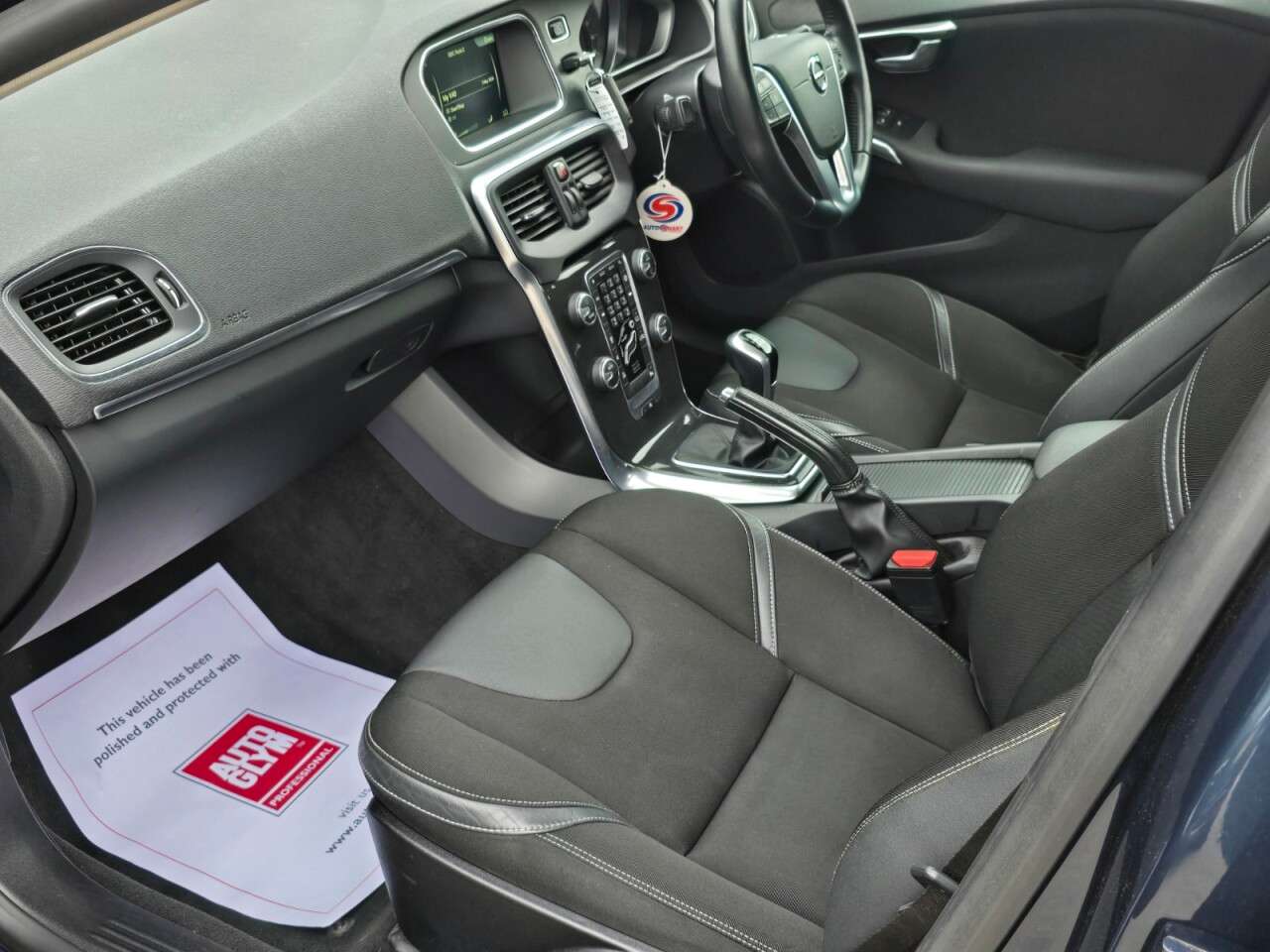 2016 VOLVO V40 2016 VOLVO V40