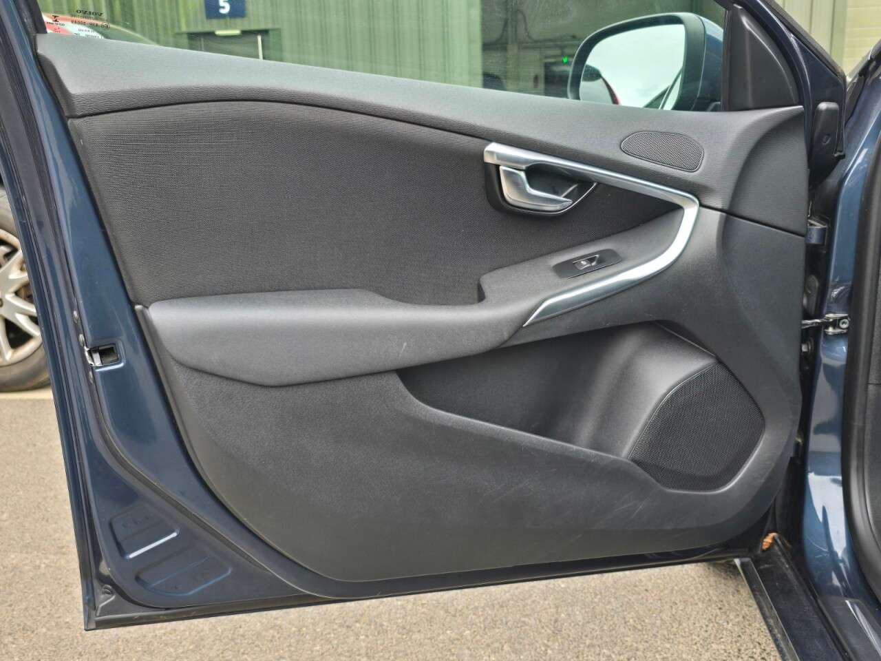 2016 VOLVO V40 2016 VOLVO V40