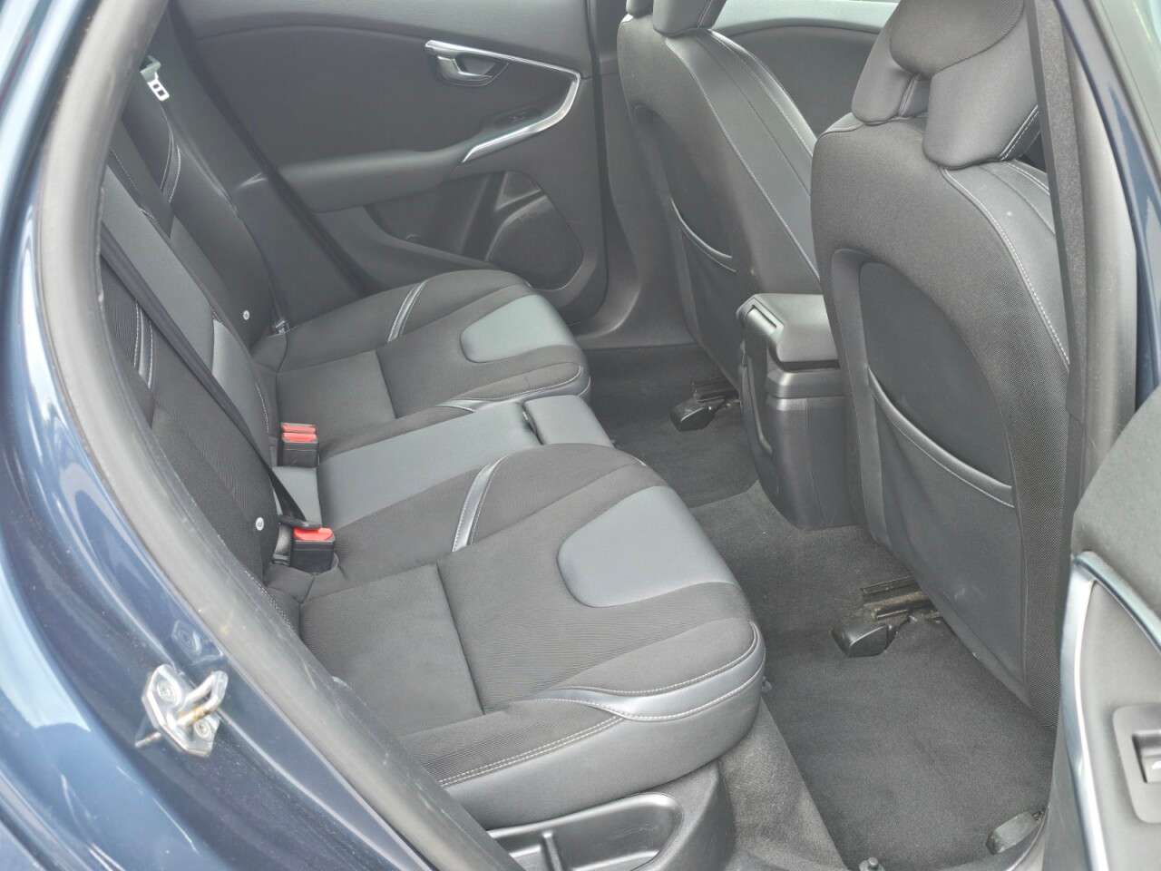 2016 VOLVO V40 2016 VOLVO V40