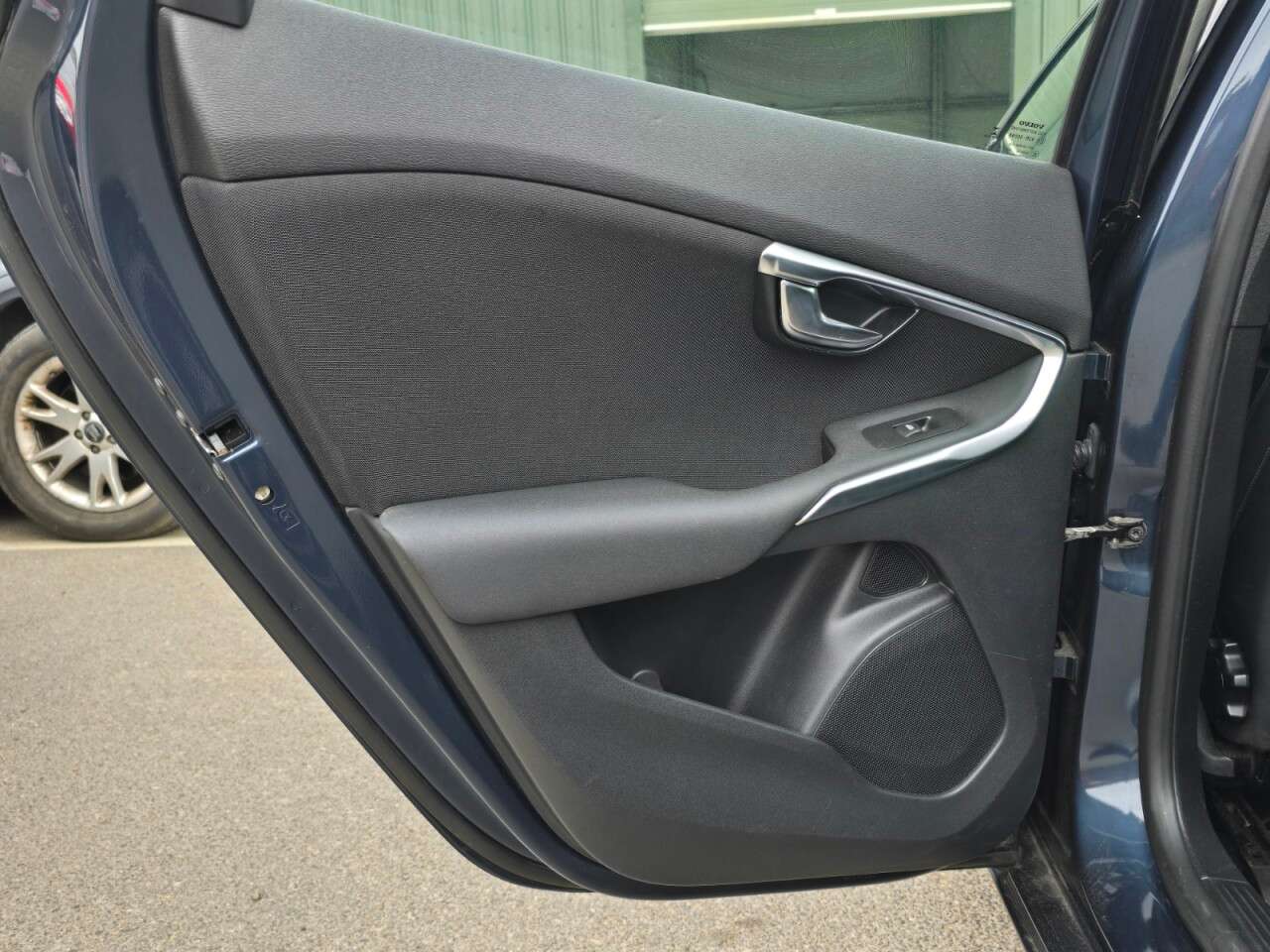 2016 VOLVO V40 2016 VOLVO V40
