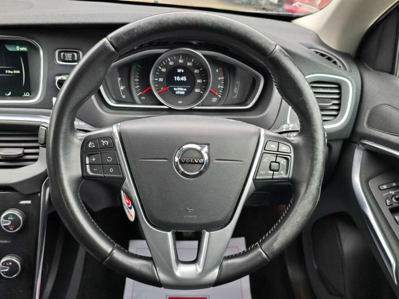 2016 VOLVO V40 2016 VOLVO V40