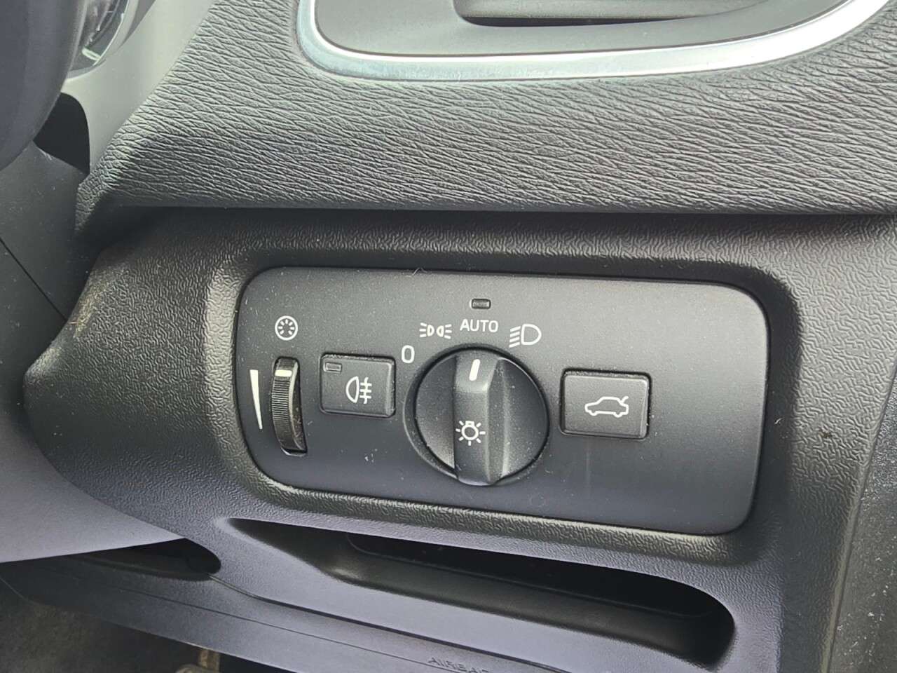 2016 VOLVO V40 2016 VOLVO V40