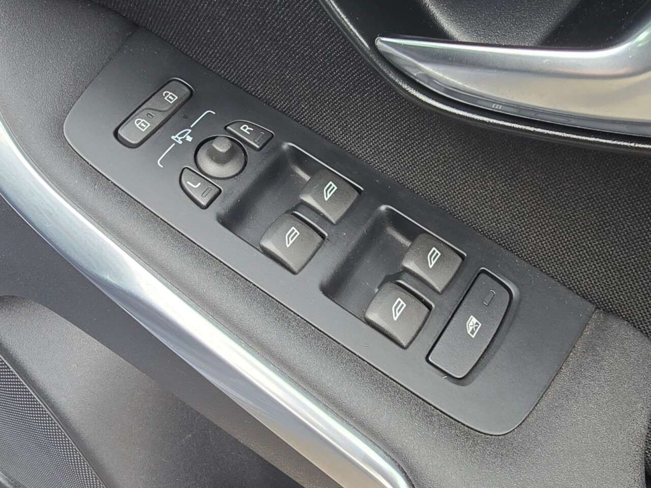 2016 VOLVO V40 2016 VOLVO V40